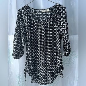 ☘️💚 Women’s 3/4” sleeves peasant top